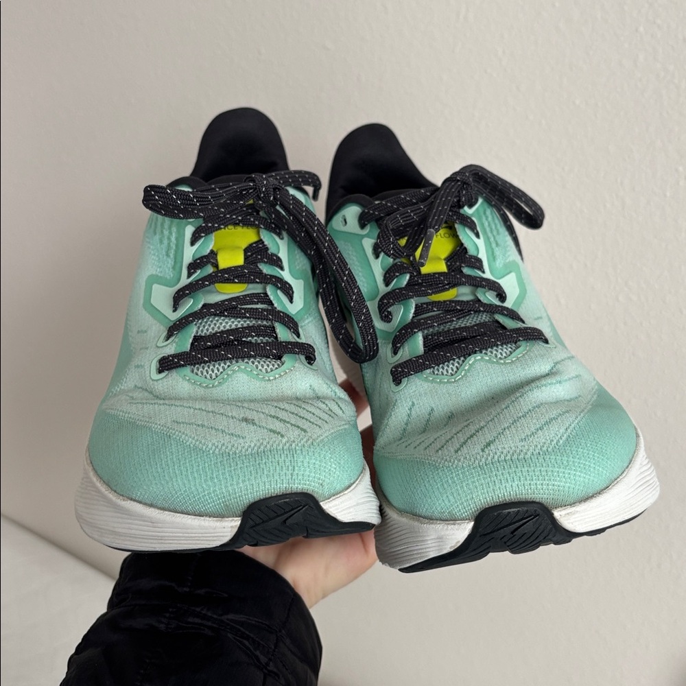 Altra Women's Experience Flow road-running shoes in a mint green color size 7.5 - Picture 5 of 11